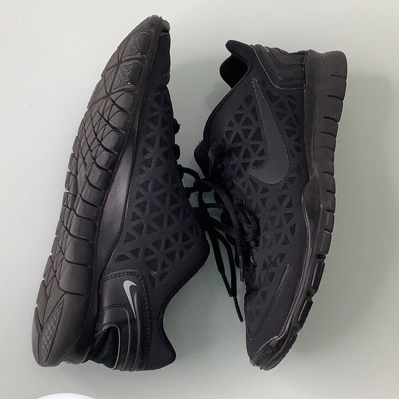 Nike Nike free fit 2 black on black sneakers size 8 EUC - Picture 4 of 16